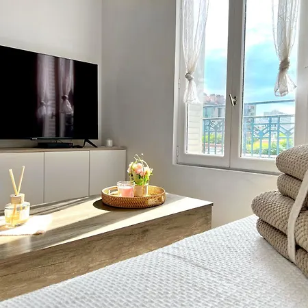 Douillet Et Confortable, Pres Du Metro Apartment