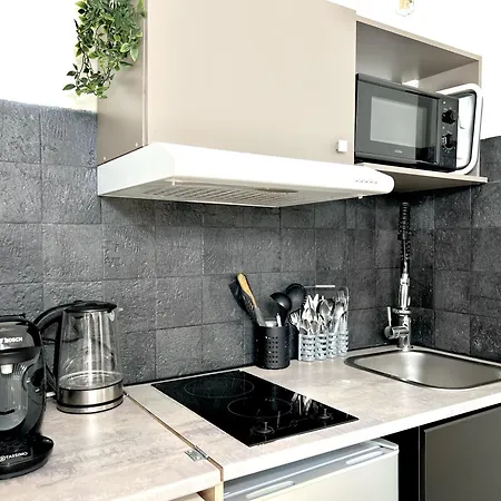Apartment Douillet Et Confortable, Pres Du Metro Montreuil (Seine-Saint-Denis)